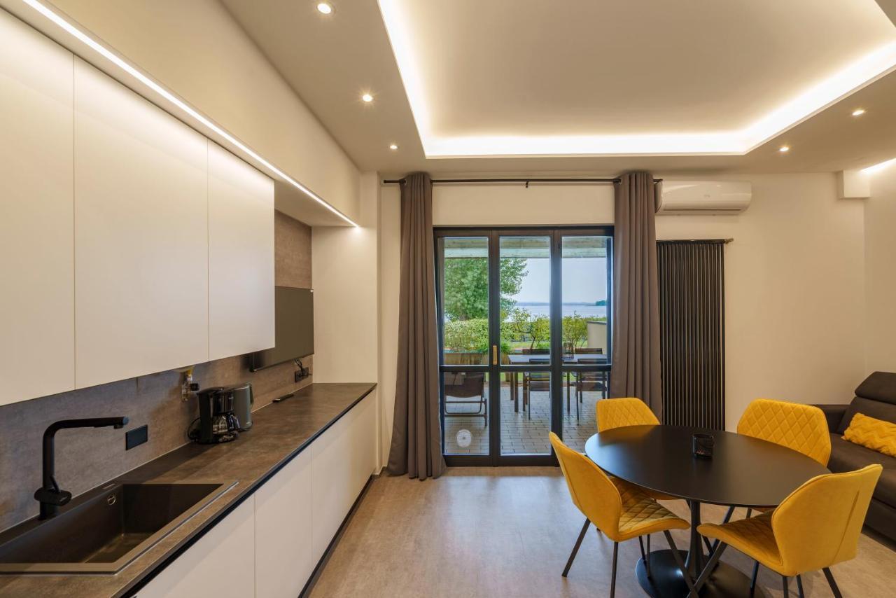 Lakeview Apartment Primea シルミオーネ エクステリア 写真